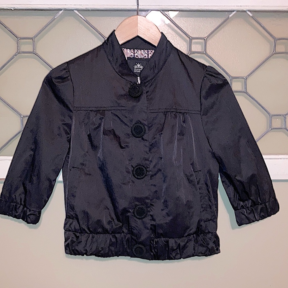 Adorable! Half sleeve BIZZ brand jacket. Sz S A3